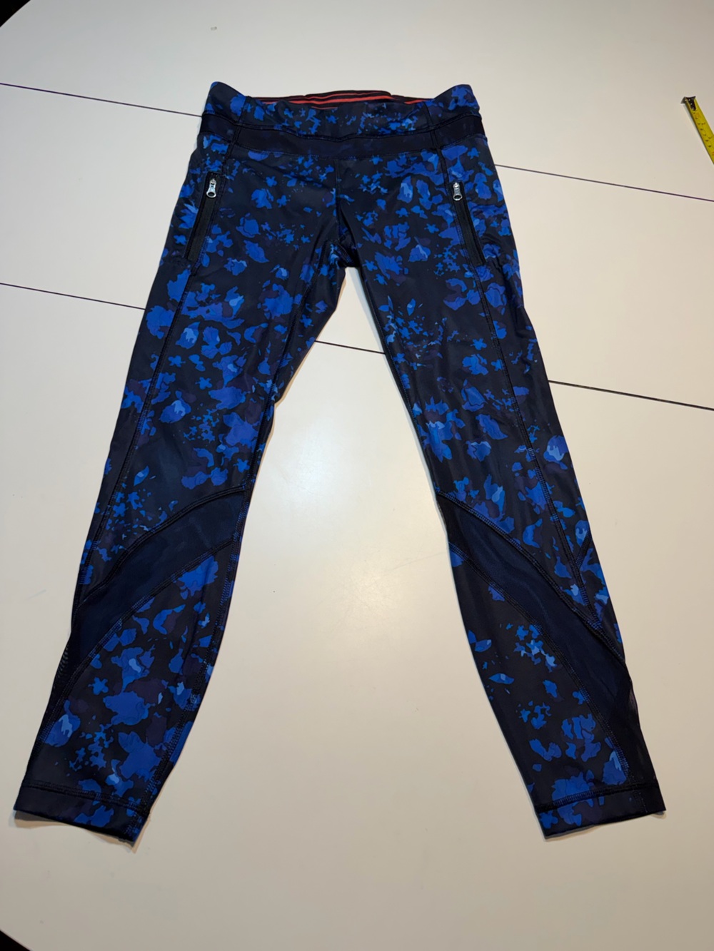 Lululemon Inspire Tight II size 6 athletic leggings blue black floral print